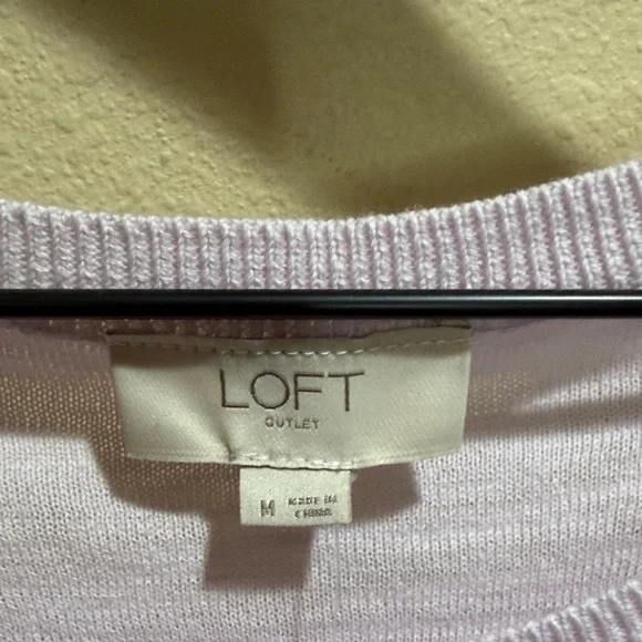 NWT Ann Taylor LOFT Size Medium Crewneck Lightweight Sweater - Picture 2 of 8